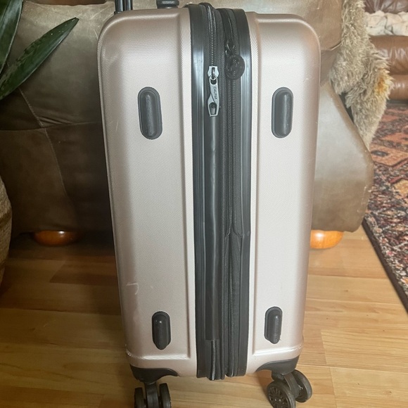 Calpak carry on size expandable luggage - Picture 6 of 14